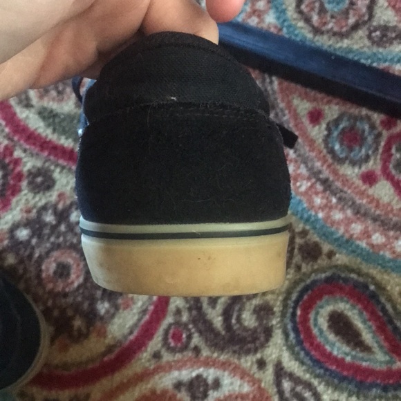 Basically new shoes. Worn only two or three times. No visible damage - Picture 3 of 4